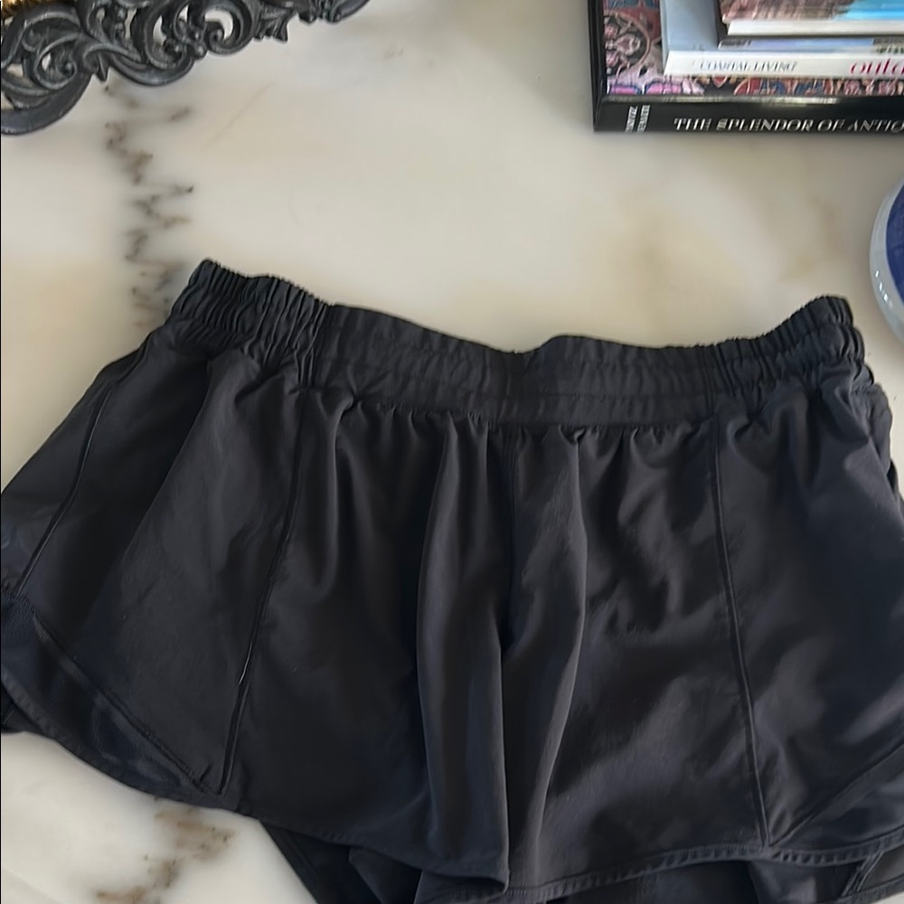 Lululemon black hotty hots 4inches size 10